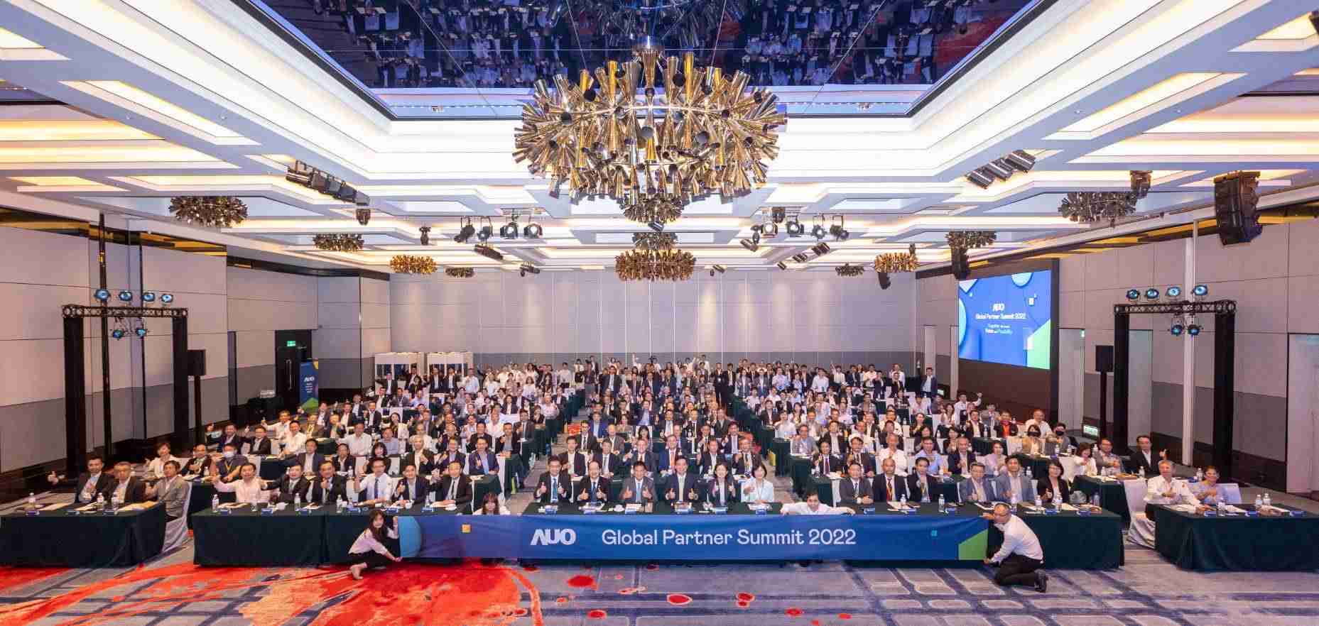 友達推動「安心、、創新、、、、用心、、同心、、、、盡心」五星職旅，，，為菲籍員工打造全方位照護，，，首度贏得「人權實踐與發展領袖獎」殊榮