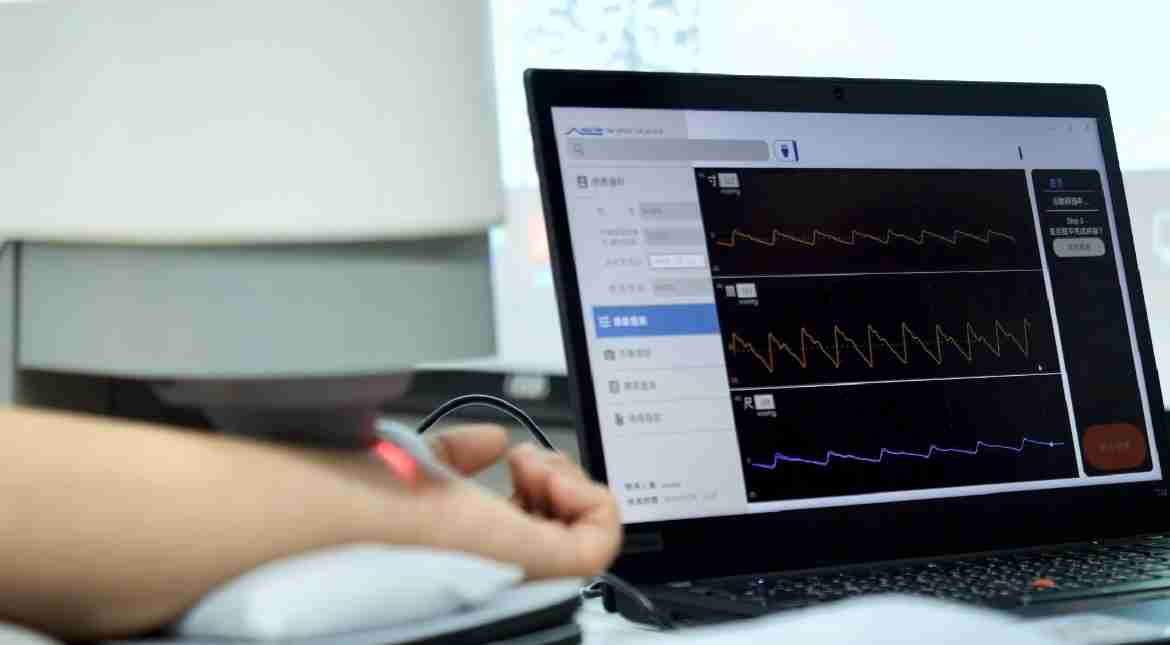 2468BET耘康以高解析与拟真的显示技术，，将其应用于中医检测，，提供“中医数位化检测方案”，，，使传统中医检测结果数据化与可视化