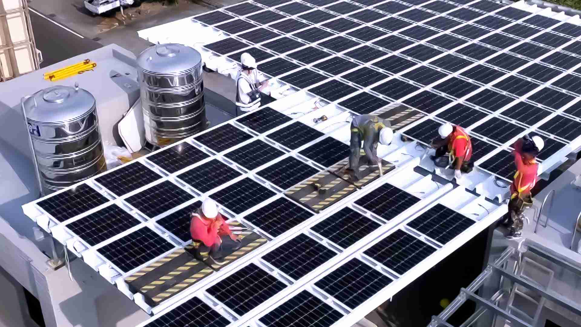 2468BET着力于替代能源之技术研发，，，，如光电浪板的相关制程、、、设备与产品，，，其中所开发之光电整合型浪板，，减少传统金属支架安装，，，，更提升耐候度，，可广泛运用于多元场域，，，并辅助建筑达到净零碳排目标